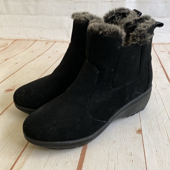 Khombu Comfort Black Faux Fur-Lined Aura Waterproof Rubber Soled Wedge Boots - Picture 2 of 10